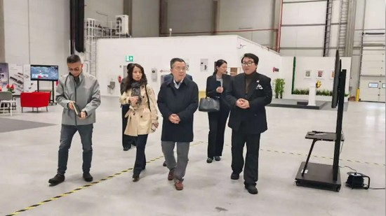 駐匈牙利大使龔韜調研華工激光歐洲展示中心，走進首家“激光智造4S店”